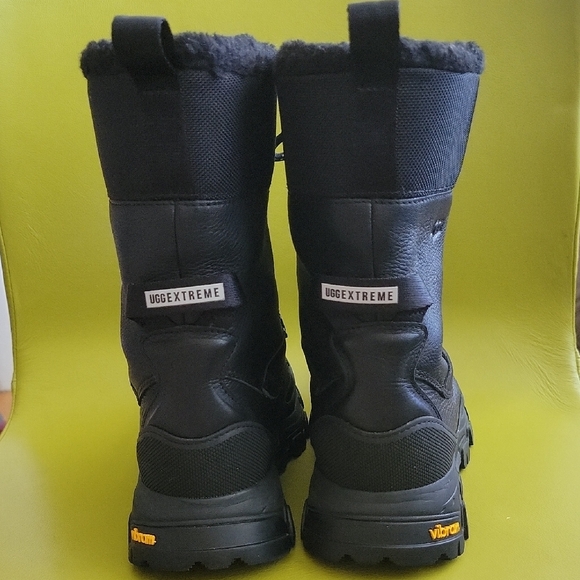 UGG Adirondack Meridian Women Black Fur Lined Boots